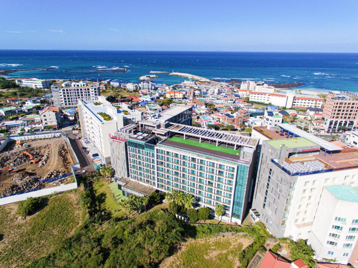 Отель Ramada By Wyndham Jeju Hamdeok Экстерьер фото