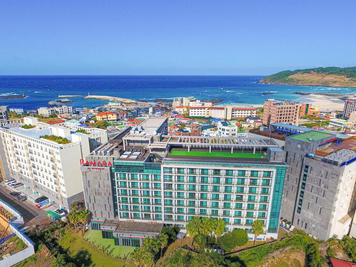 Отель Ramada By Wyndham Jeju Hamdeok Экстерьер фото