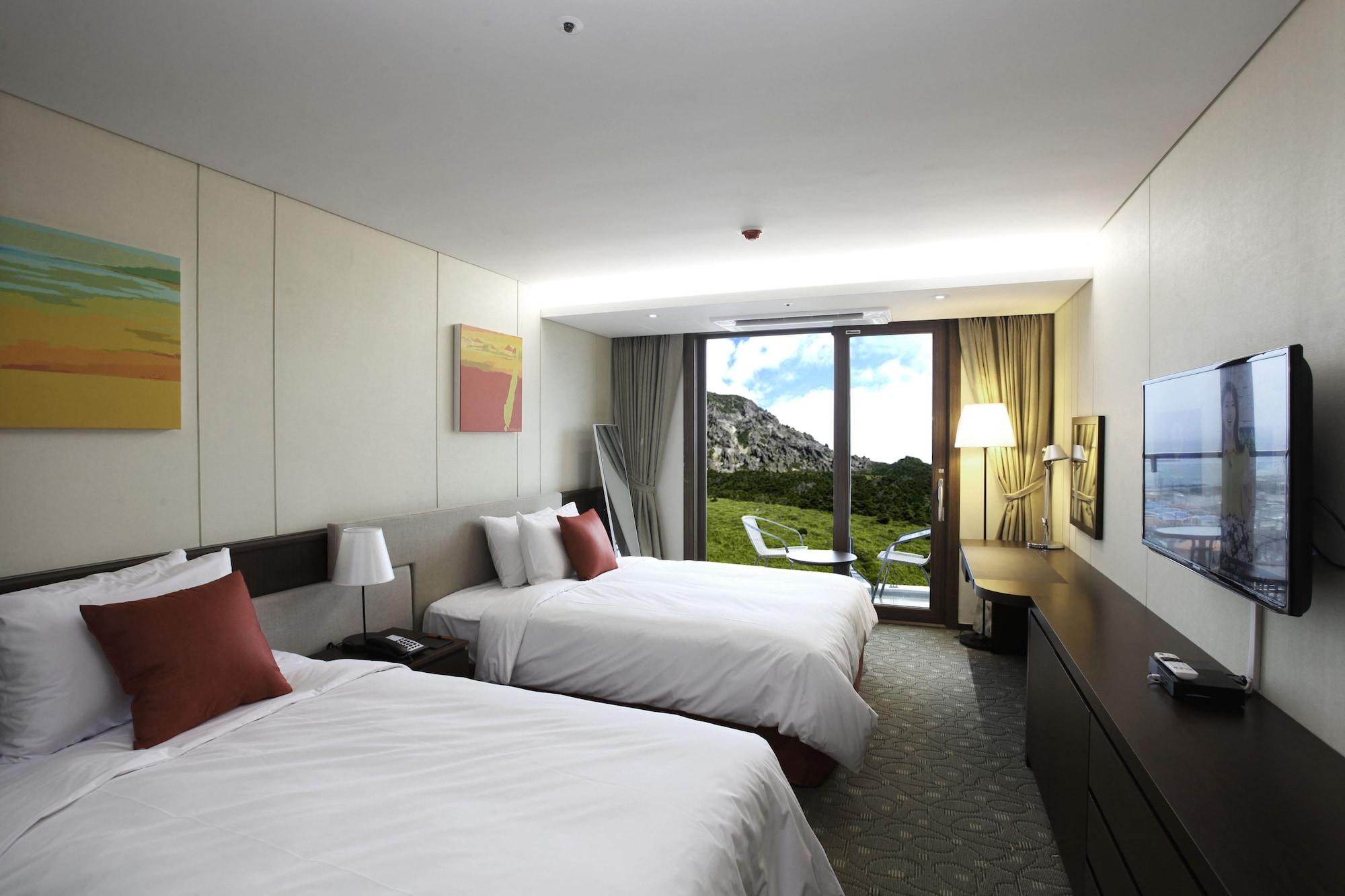 Отель Ramada By Wyndham Jeju Hamdeok Экстерьер фото