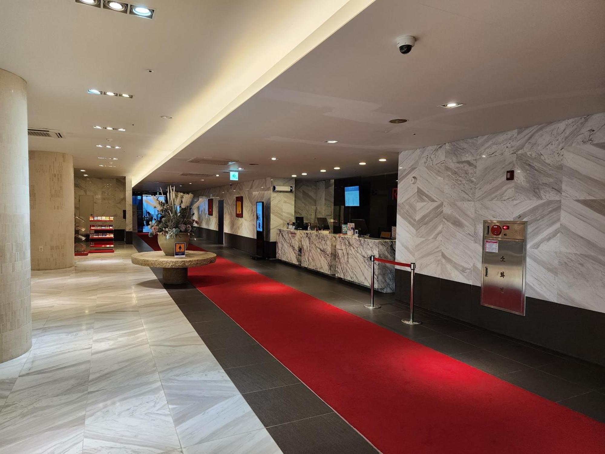 Отель Ramada By Wyndham Jeju Hamdeok Экстерьер фото