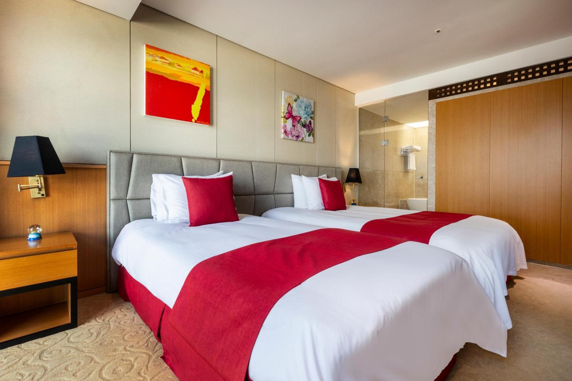 Отель Ramada By Wyndham Jeju Hamdeok Экстерьер фото