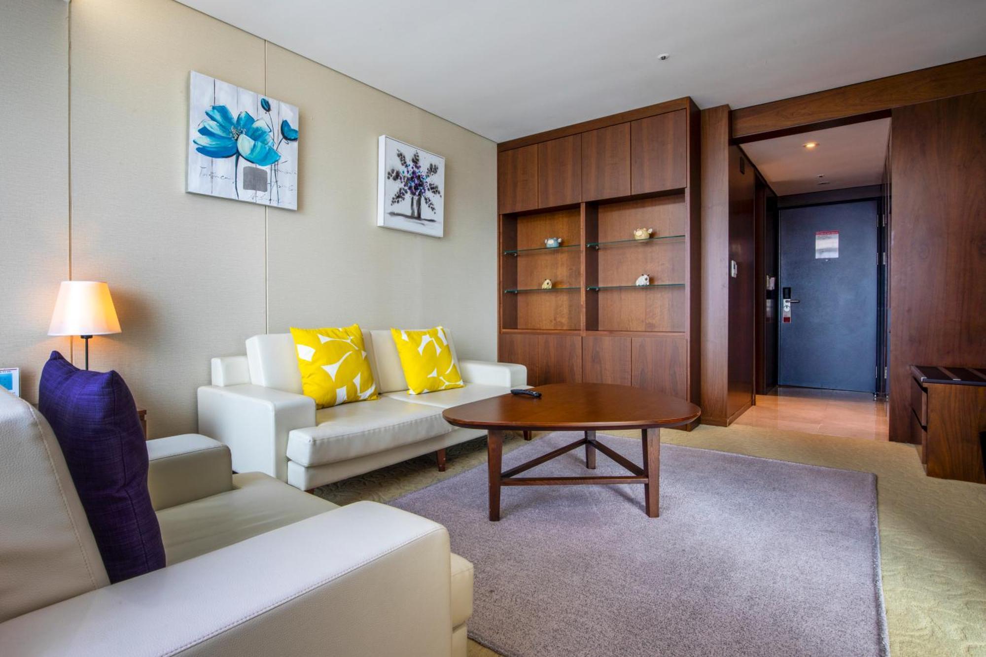 Отель Ramada By Wyndham Jeju Hamdeok Экстерьер фото