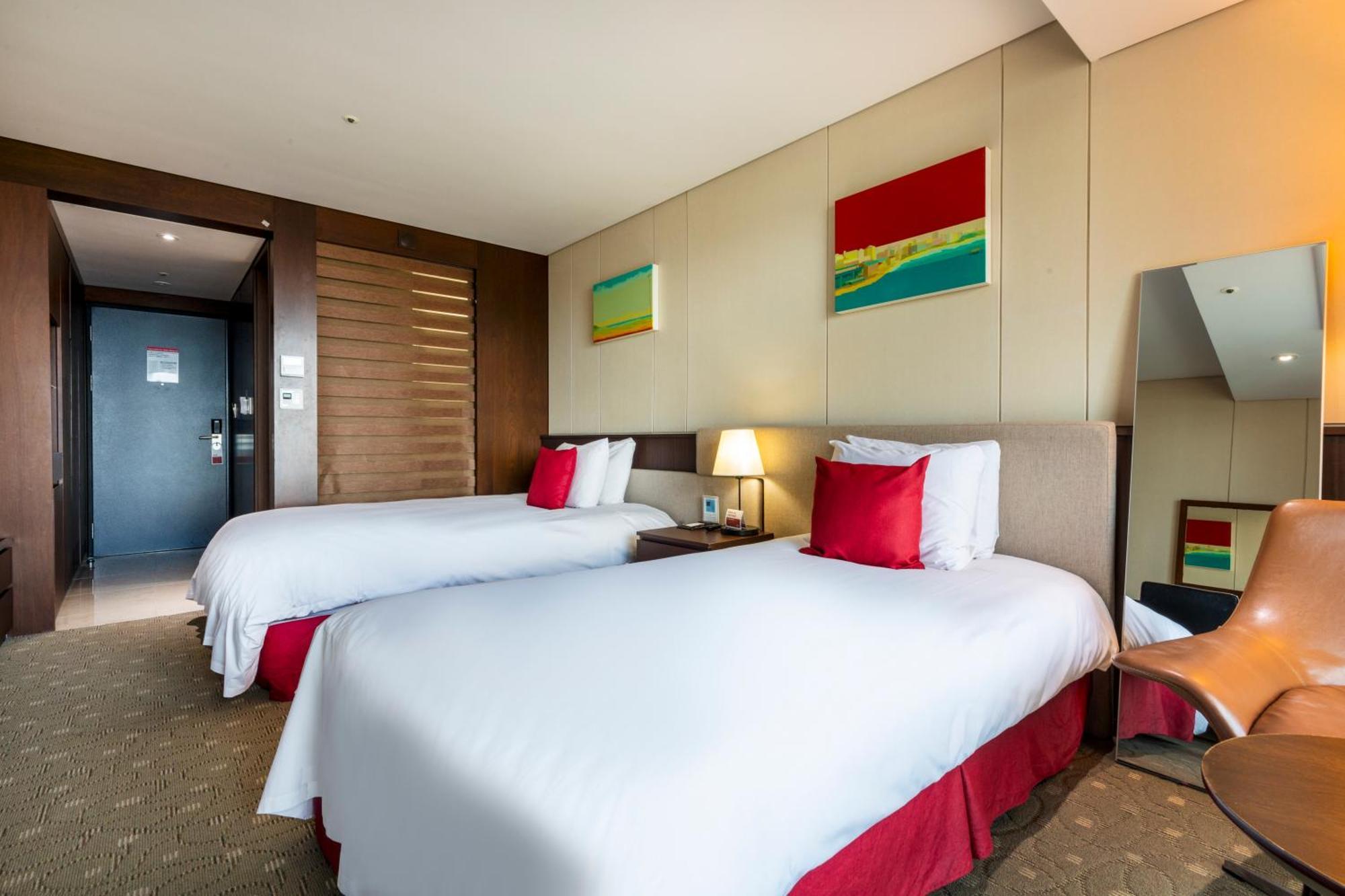 Отель Ramada By Wyndham Jeju Hamdeok Экстерьер фото