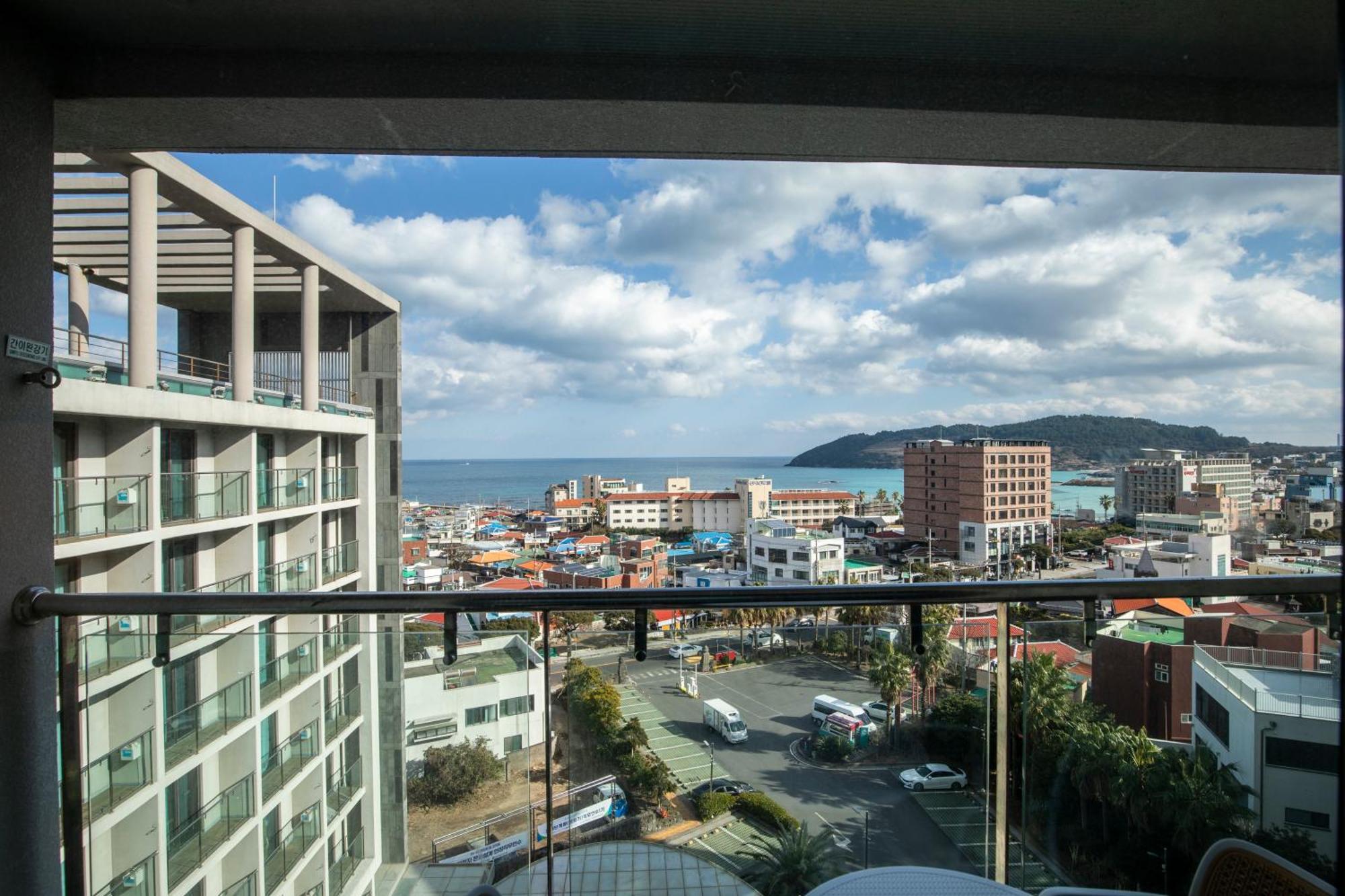 Отель Ramada By Wyndham Jeju Hamdeok Экстерьер фото