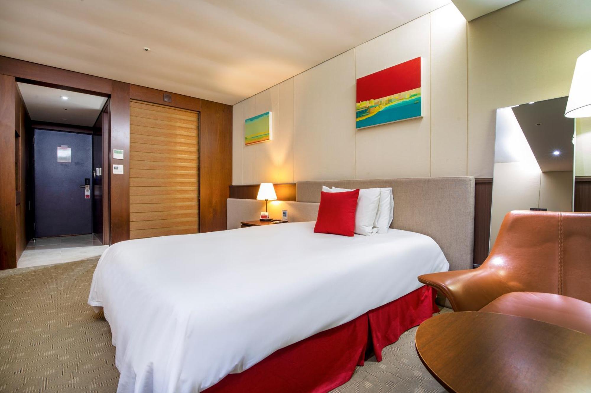 Отель Ramada By Wyndham Jeju Hamdeok Экстерьер фото