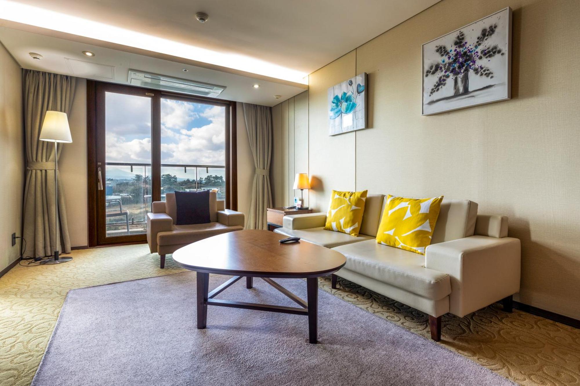 Отель Ramada By Wyndham Jeju Hamdeok Экстерьер фото