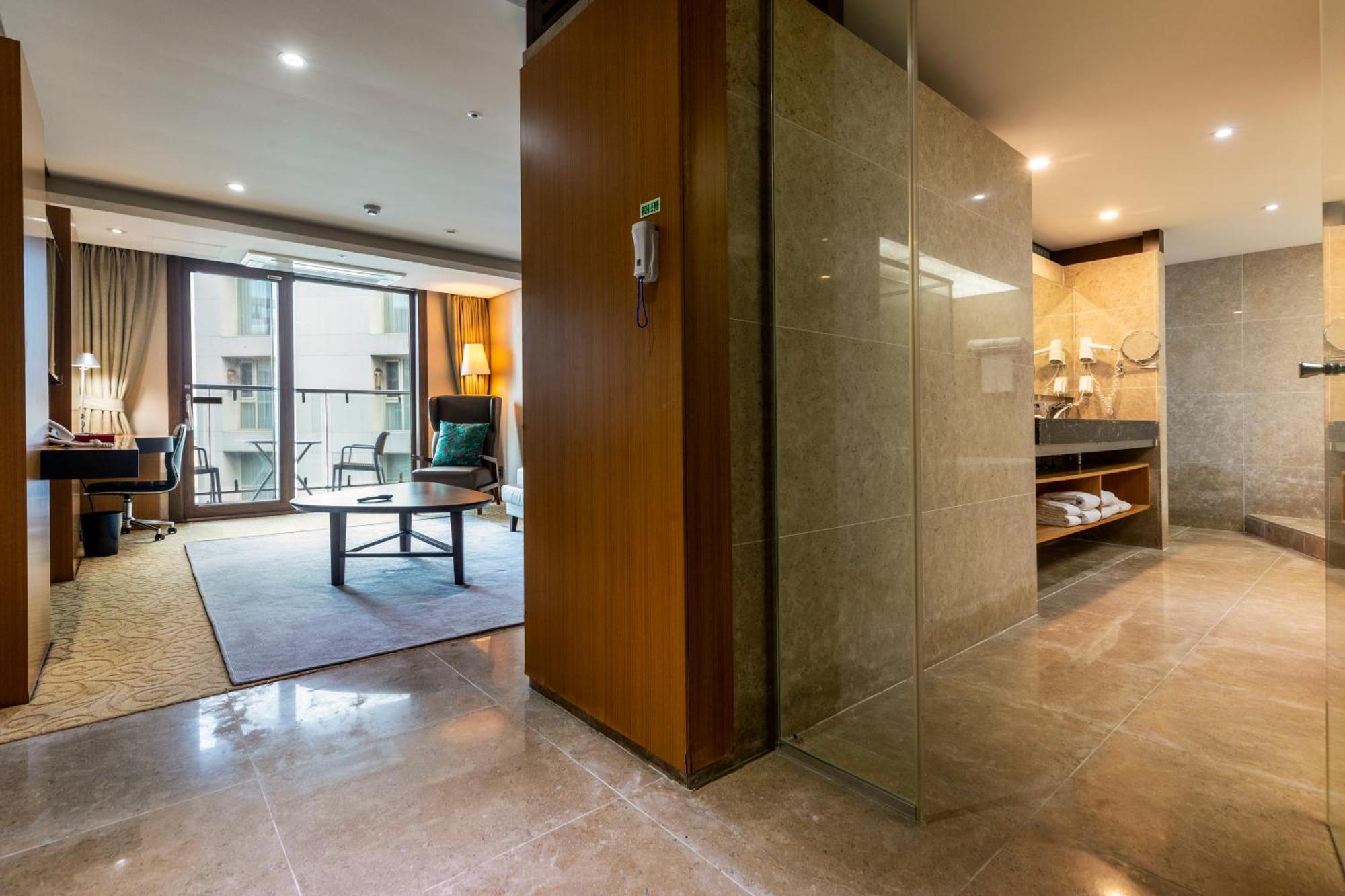 Отель Ramada By Wyndham Jeju Hamdeok Экстерьер фото