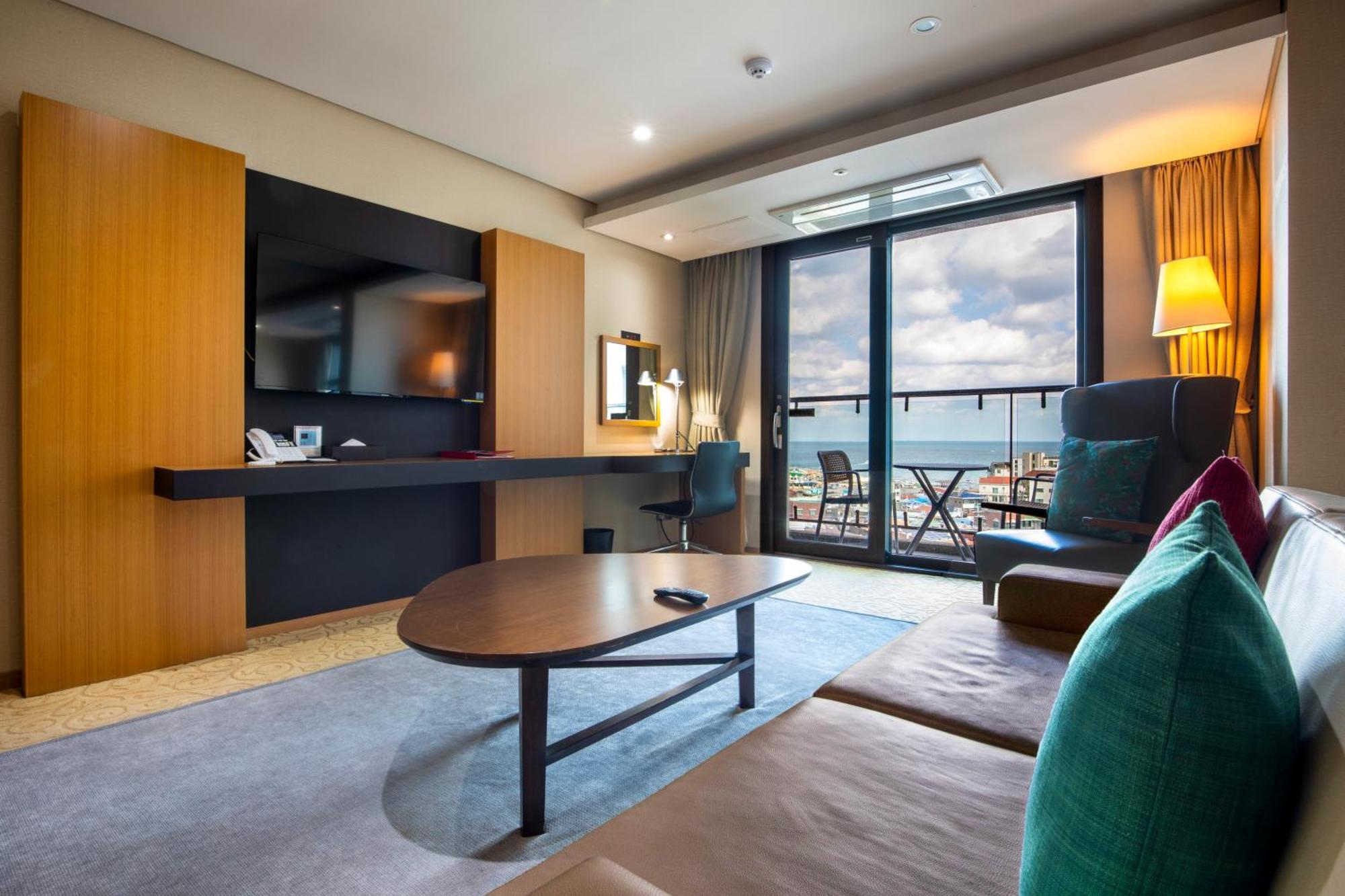 Отель Ramada By Wyndham Jeju Hamdeok Экстерьер фото