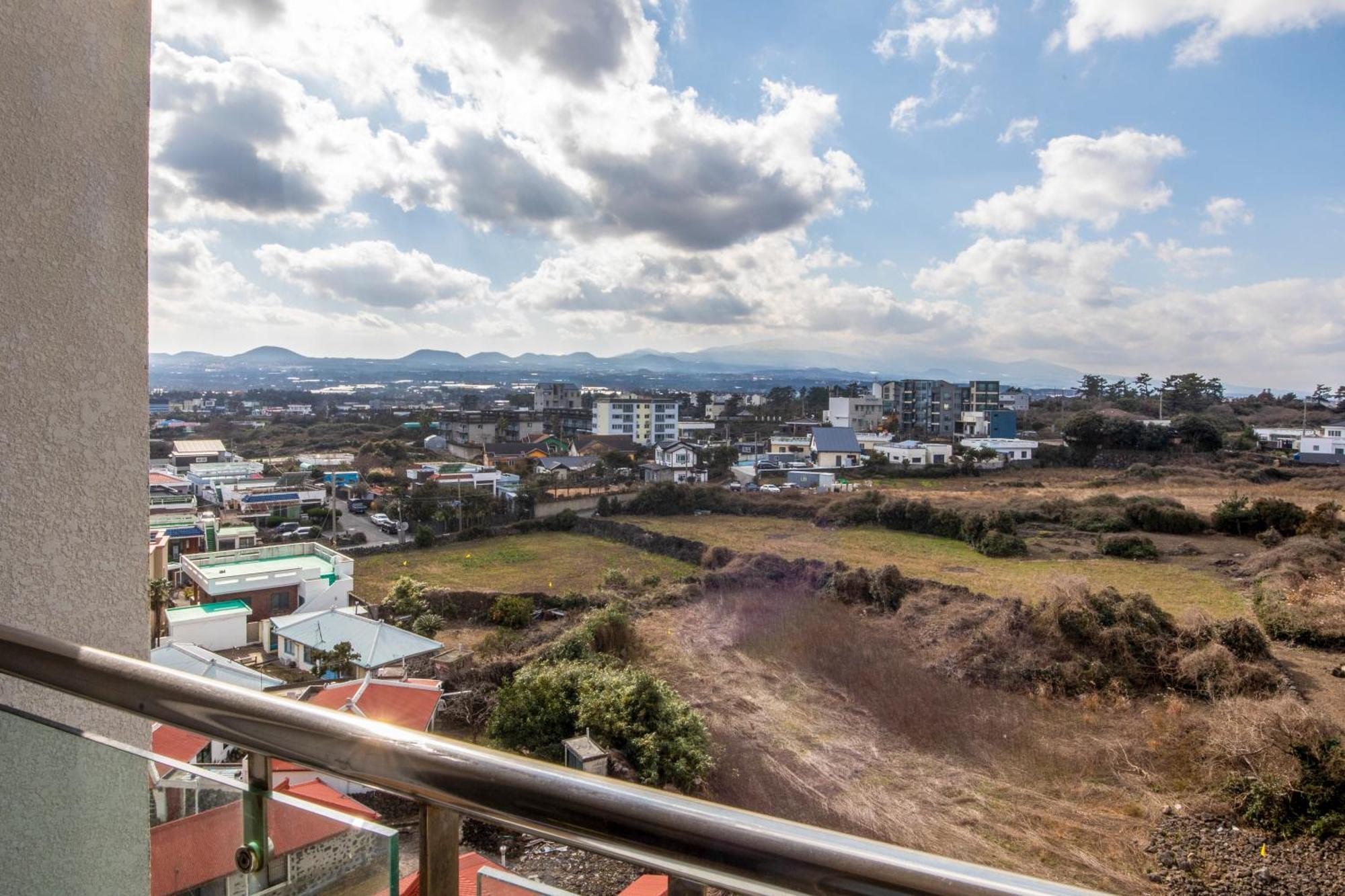 Отель Ramada By Wyndham Jeju Hamdeok Экстерьер фото