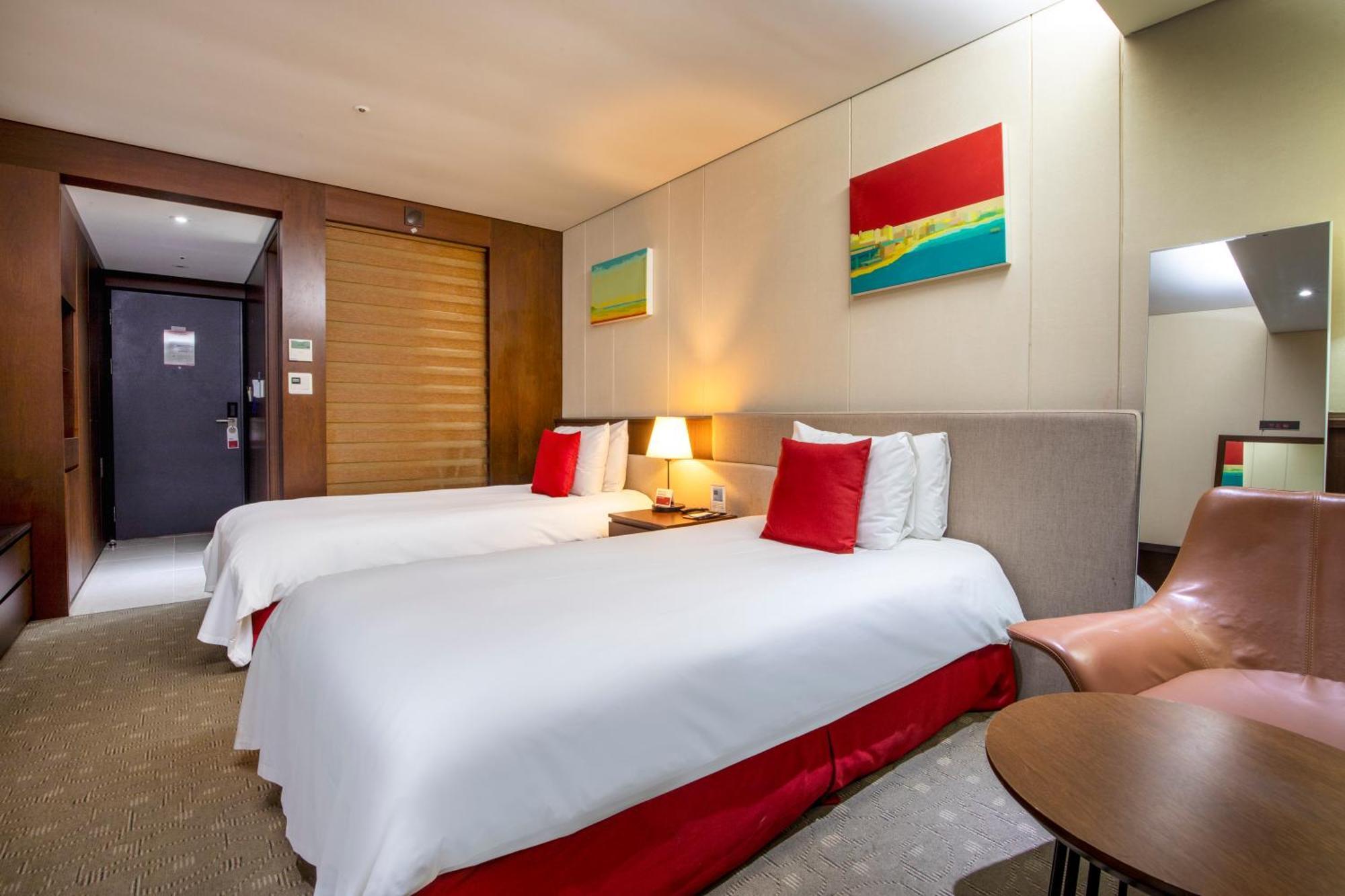 Отель Ramada By Wyndham Jeju Hamdeok Экстерьер фото