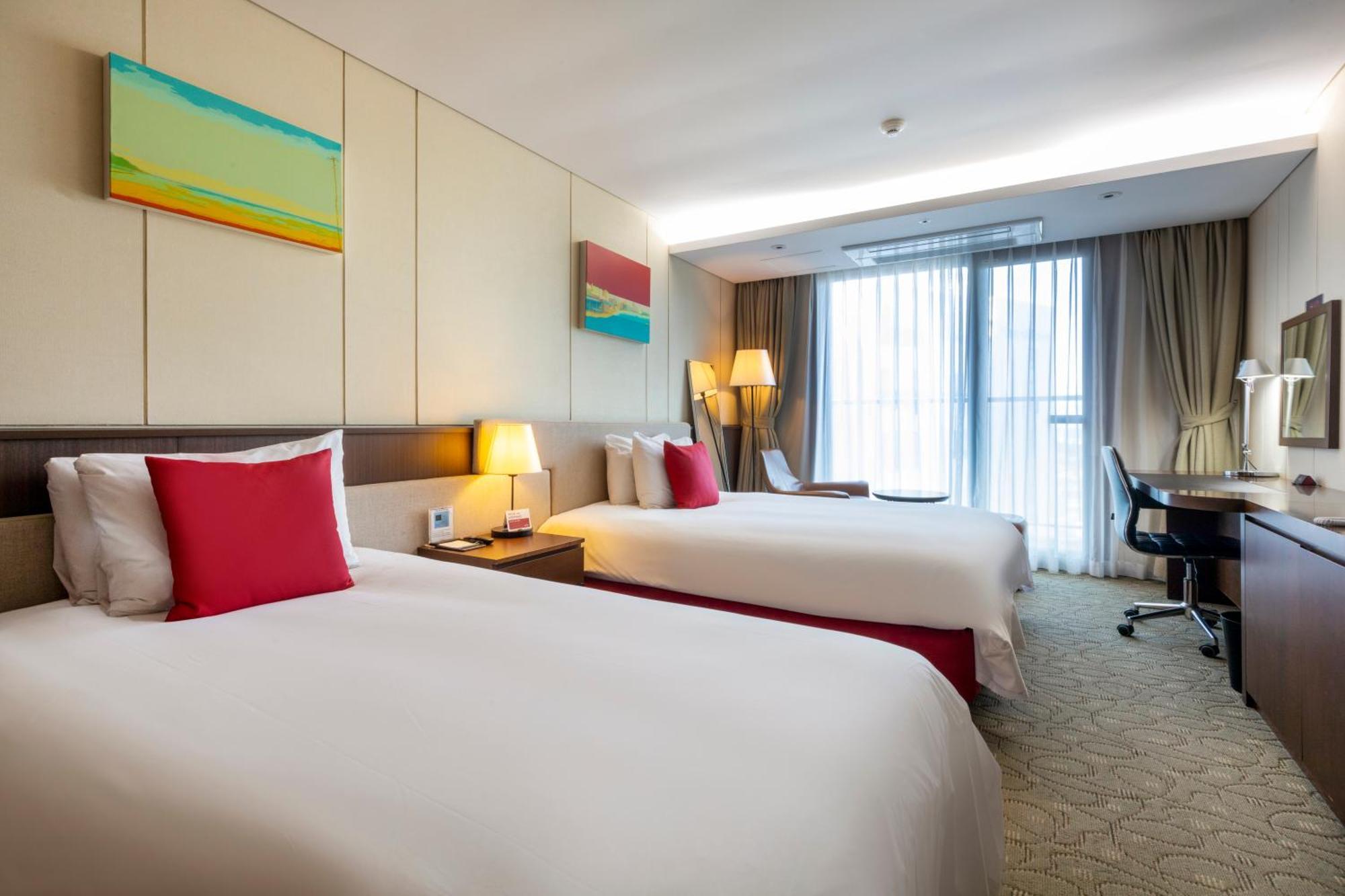 Отель Ramada By Wyndham Jeju Hamdeok Экстерьер фото