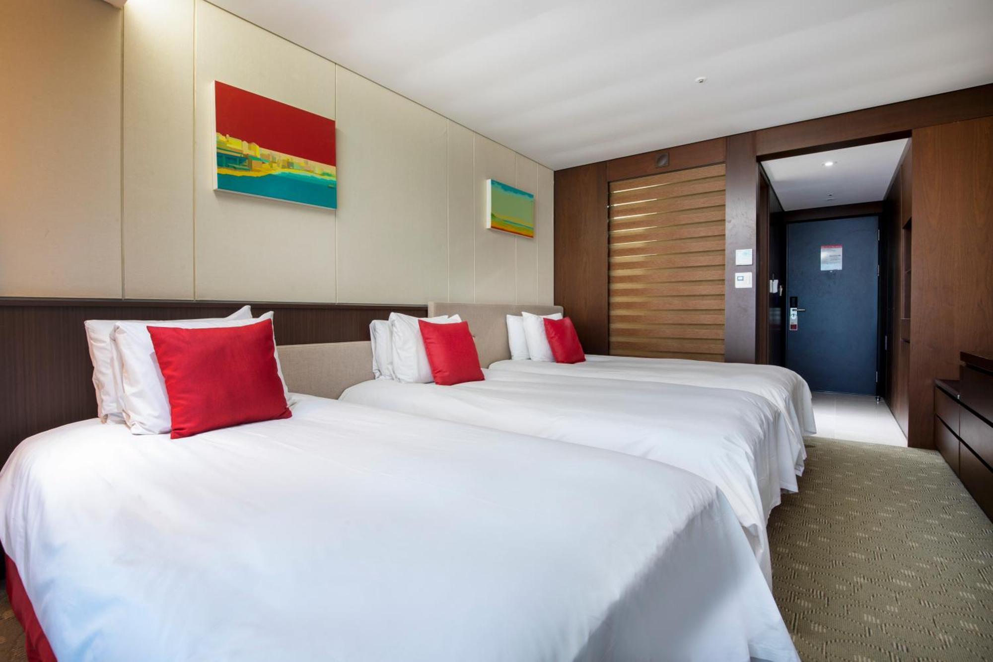 Отель Ramada By Wyndham Jeju Hamdeok Экстерьер фото