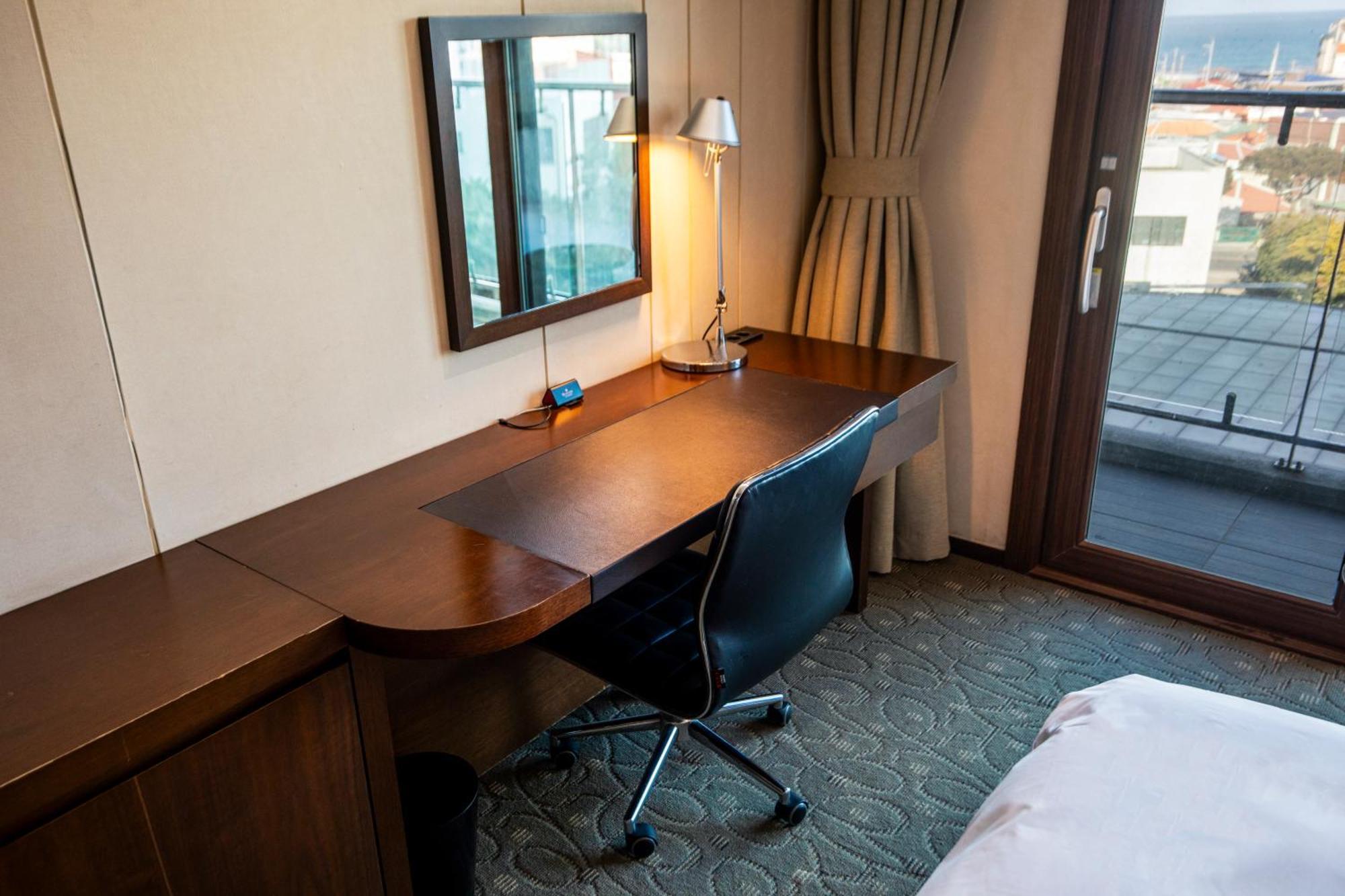 Отель Ramada By Wyndham Jeju Hamdeok Экстерьер фото