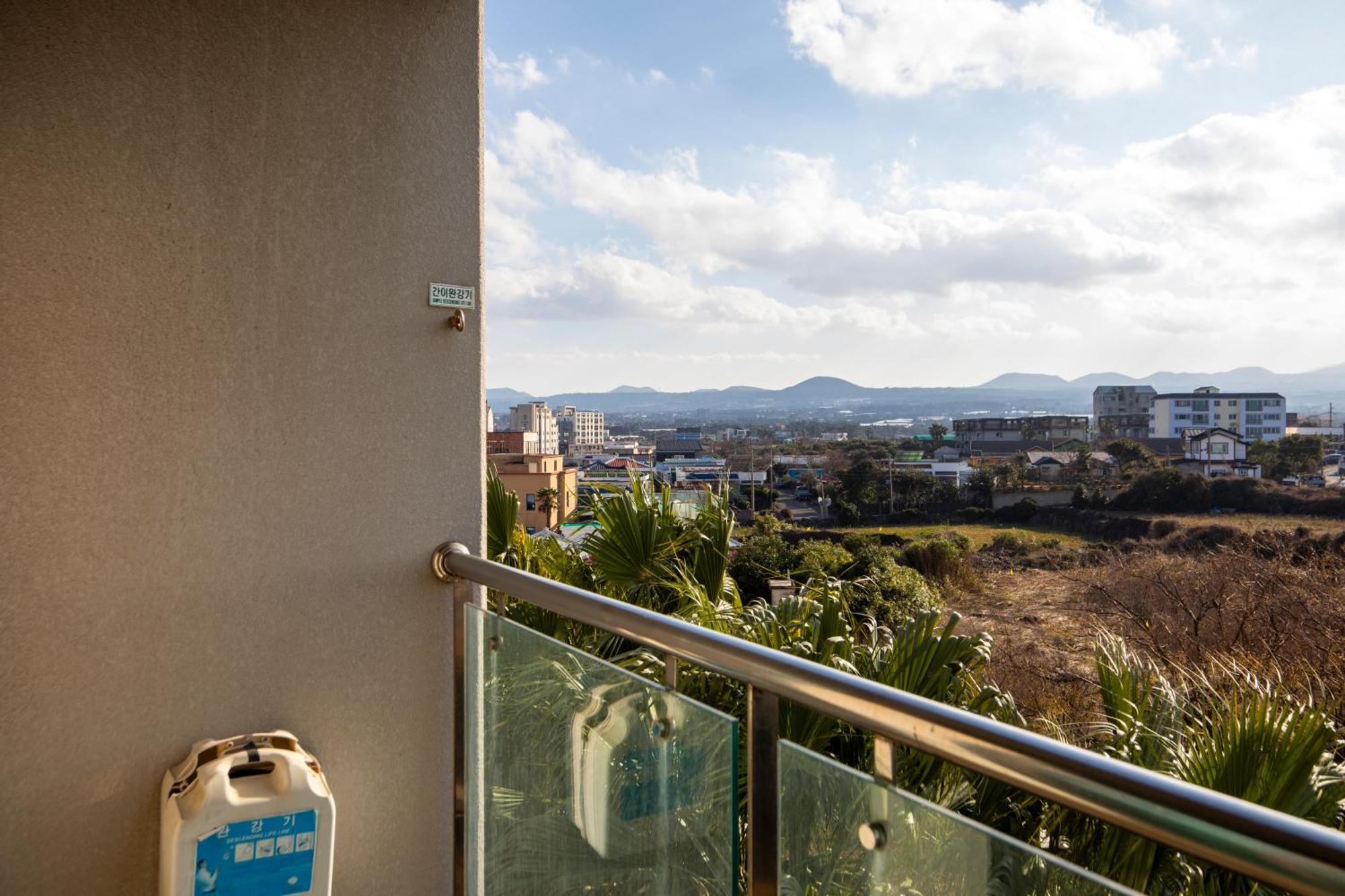 Отель Ramada By Wyndham Jeju Hamdeok Экстерьер фото