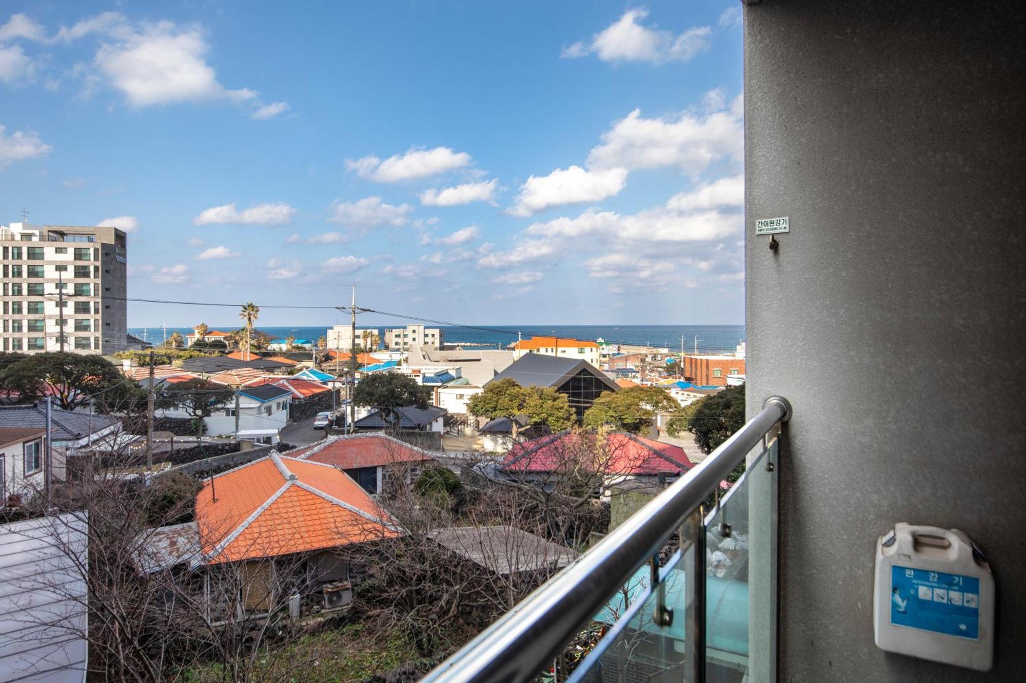 Отель Ramada By Wyndham Jeju Hamdeok Экстерьер фото